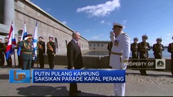 Putin Pulang Kampung, Saksikan Parade Kapal Perang