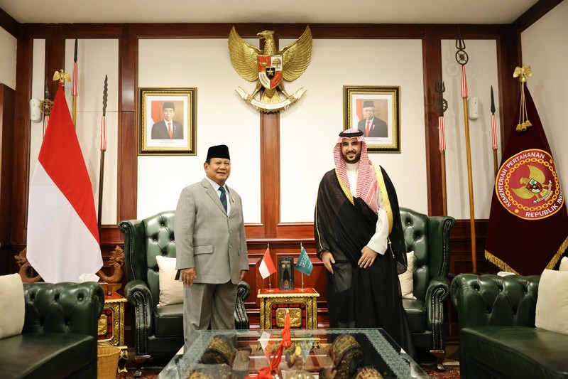 Menteri Pertahanan RI Prabowo Subianto menerima kunjungan Menteri Pertahanan Arab Saudi Pangeran Khalid bin Salman bin Abdul Aziz. (Dok. Tim Media Prabowo Subianto)