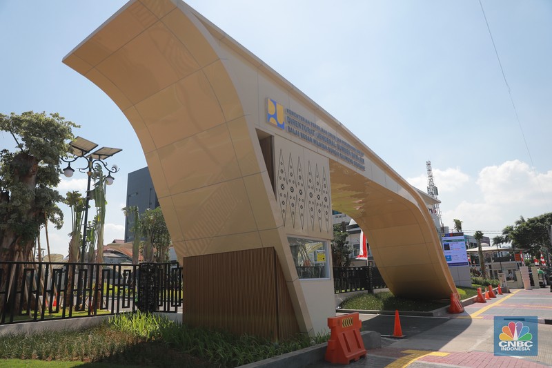 Suasana area inlet sodetan dari Sungai Ciliwung berada di Kelurahan Bidara Cina menuju arriving shaft di Jalan Otista III hingga ke outlet sodetan di Kanal Banjir Timur atau Kali Cipinang, Kelurahan Cipinang Besar Selatan, Jatinegara, Jakarta Timur, Selasa, (1/8). Suasana area inlet sodetan dari Sungai Ciliwung berada di Kelurahan Bidara Cina menuju arriving shaft di Jalan Otista III hingga ke outlet sodetan di Kanal Banjir Timur atau Kali Cipinang, Kelurahan Cipinang Besar Selatan, Jatinegara, Jakarta Timur, Selasa, (1/8). (CNBC Indonesia/Muhammad Sabki)