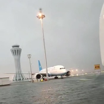 Potret Banjir Dahsyat di China, Bandara Ikut Tergenang