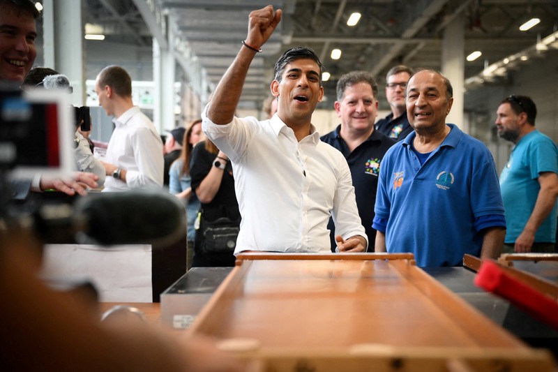 Perdana Menteri (PM) Inggris, Rishi Sunak mengunjungi acara Great British Beer Festival di London, Inggris, Selasa (1/8/2023) waktu setempat. (DANIEL LEAL/Pool via REUTERS) Perdana Menteri (PM) Inggris, Rishi Sunak mengunjungi acara Great British Beer Festival di London, Inggris, Selasa (1/8/2023) waktu setempat. (DANIEL LEAL/Pool via REUTERS)