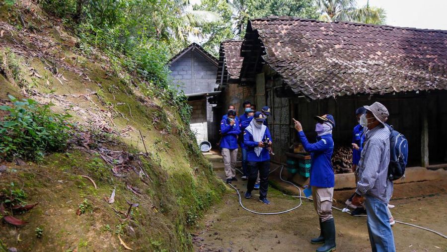 Badan Meteorologi, Klimatologi, dan Geofisika (BMKG) melakukan penyisiran jalur sesar opak guna memitigasi potensi gempa di Provinsi Daerah Istimewa Yogyakarta (DIY). (Dok. BMKG)