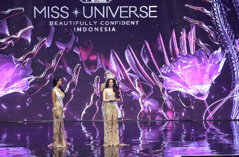 Fabienne Nicole Groeneveld resmi menyandang gelar Miss Universe Indonesia 2023. Fabienne merupakan kontestan yang mewakili DKI Jakarta. (Dok. Detikcom/Pradita Utama)