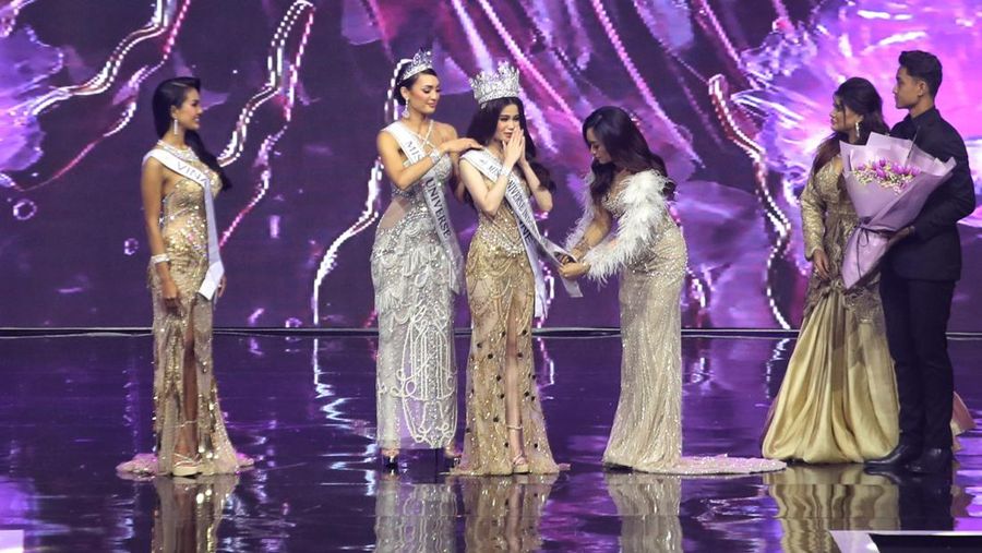 Fabienne Nicole Groeneveld resmi menyandang gelar Miss Universe Indonesia 2023. Fabienne merupakan kontestan yang mewakili DKI Jakarta. (Dok. Detikcom/Pradita Utama)