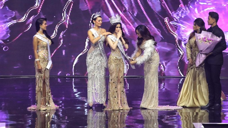 Fabienne Nicole Groeneveld resmi menyandang gelar Miss Universe Indonesia 2023. Fabienne merupakan kontestan yang mewakili DKI Jakarta. (Dok. Detikcom/Pradita Utama)