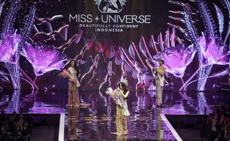 Fabienne Nicole Groeneveld resmi menyandang gelar Miss Universe Indonesia 2023. Fabienne merupakan kontestan yang mewakili DKI Jakarta. (Dok. Detikcom/Pradita Utama)