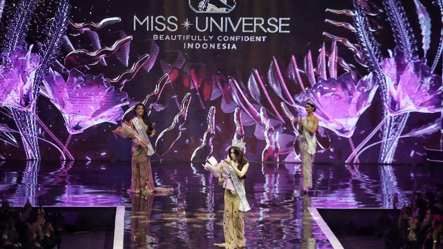 Fabienne Nicole Groeneveld resmi menyandang gelar Miss Universe Indonesia 2023. Fabienne merupakan kontestan yang mewakili DKI Jakarta. (Dok. Detikcom/Pradita Utama)