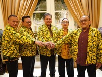 Tentukan Arah Politik, Airlangga Temui 3 Ketua Dewan Golkar