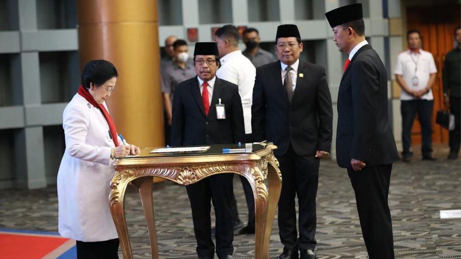 Ketua Dewan Pengarah BRIN Megawati Soekarnoputri (kiri) dan Wakil Kepala BRIN Amarulla Octavian (kanan). (Dok. BRIN)