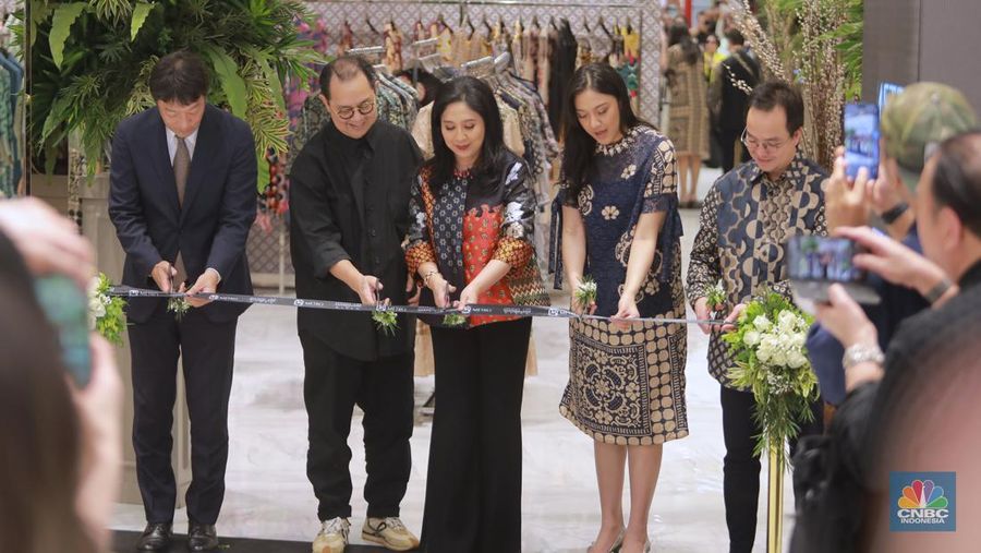 Koleksi Spring/Summer 2023 Nostalgic Retrogade dari lini mode siap pakai Studio 133 Biyan untuk wanita dan pria, Metro Plaza Senayan, Jakarta,Kamis, (3/8/2023). (CNBC Indonesia/Muhammad Sabki)