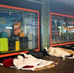Fenomena Baru Inggris, Gelandangan Serbu Jalan-Tiduri Trotoar