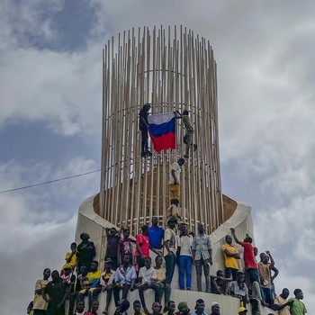 Niger Mencekam Usai Kudeta, Warga Kibarkan Bendera Rusia