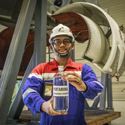 Pertamina Mulai Uji Coba Produksi BBM Pesawat Berbahan Minyak Jelantah