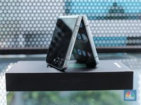 Samsung Galaxy Z Flip 5, Layar Kecil Raksasa Tanpa Celah