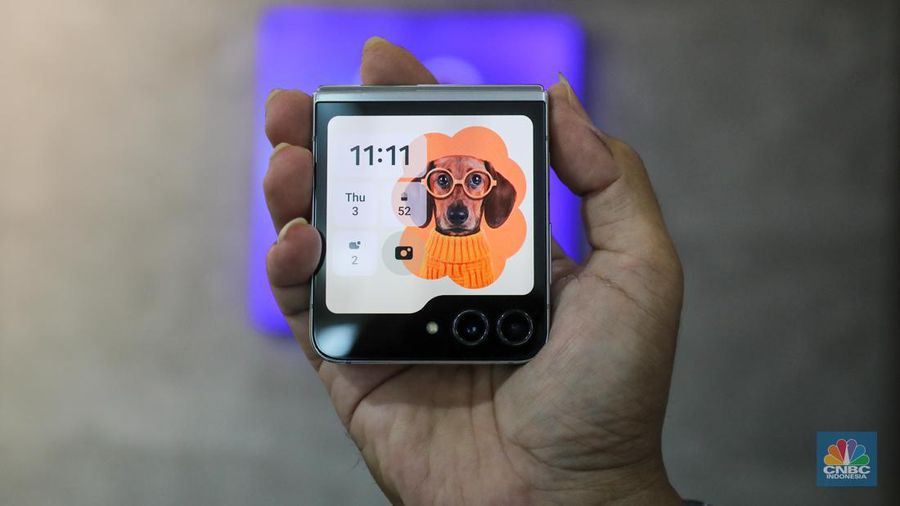 Samsung Galaxy Z Flip5. (CNBC Indonesia/Faisal Rahman)