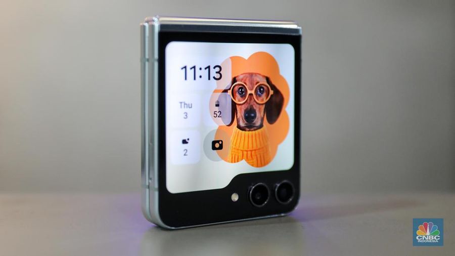Samsung Galaxy Z Flip5. (CNBC Indonesia/Faisal Rahman)