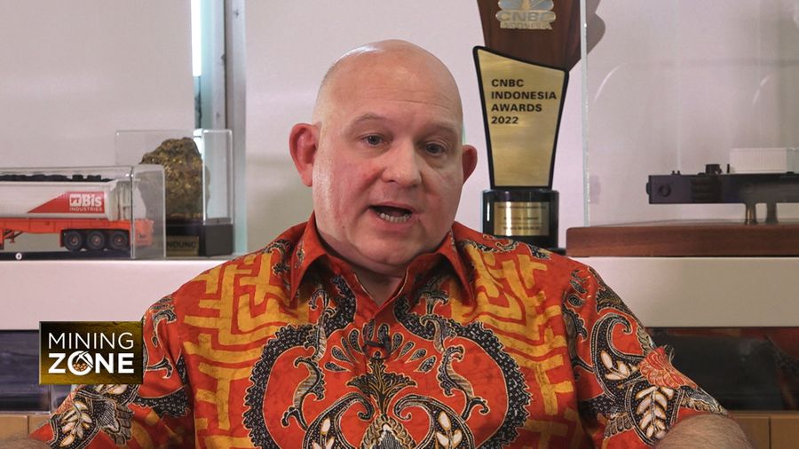 Chief Financial Officer PT. Bayan Resouces TBK, Alastair Gordon Christopher Mcleod dalam program mining zone. (Tangkapan Layar CNBC Indonesia TV)