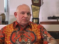 Chief Financial Officer PT. Bayan Resouces TBK, Alastair Gordon Christopher Mcleod dalam program mining zone. (Tangkapan Layar CNBC Indonesia TV)