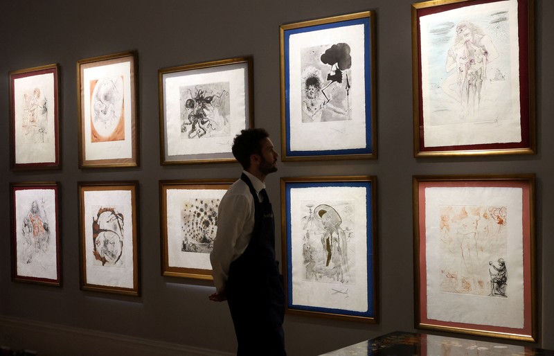 Pameran dan lelang barang milik Freddie Mercury. (REUTERS/ Susannah Ireland) Pameran dan lelang barang milik Freddie Mercury. (REUTERS/ Susannah Ireland)