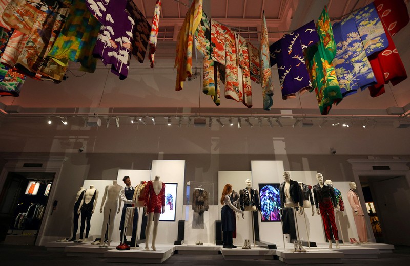 Pameran dan lelang barang milik Freddie Mercury. (REUTERS/ Susannah Ireland) Pameran dan lelang barang milik Freddie Mercury. (REUTERS/ Susannah Ireland)