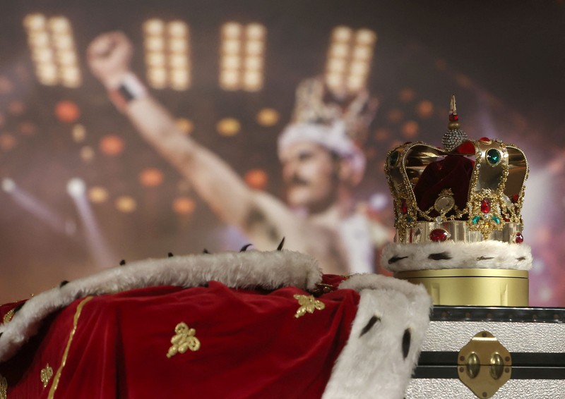 Pameran dan lelang barang milik Freddie Mercury. (REUTERS/ Susannah Ireland) Pameran dan lelang barang milik Freddie Mercury. (REUTERS/ Susannah Ireland)