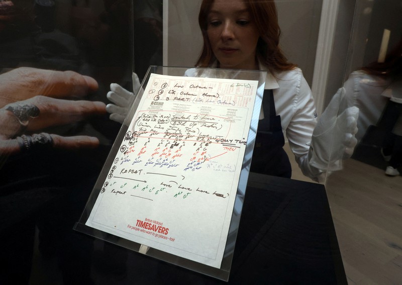 Pameran dan lelang barang milik Freddie Mercury. (REUTERS/ Susannah Ireland)