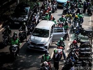 Pasar Palmerah Semrawut, Pramono Soroti Akses ke Stasiun Belum Tertata Baik