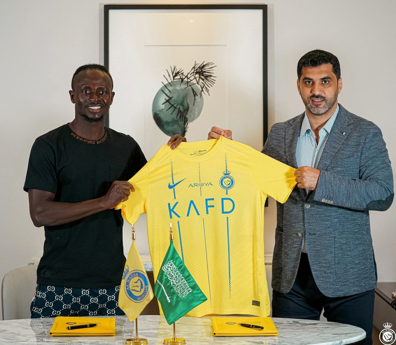Pesepakbola Sadio Mane remsmi bergabung dengan klub Al Nassr. (Al Nassr Football Club/Handout via REUTERS)