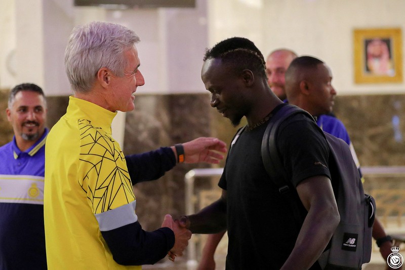Pesepakbola Sadio Mane remsmi bergabung dengan klub Al Nassr. (Al Nassr Football Club/Handout via REUTERS) Pesepakbola Sadio Mane remsmi bergabung dengan klub Al Nassr. (Al Nassr Football Club/Handout via REUTERS)
