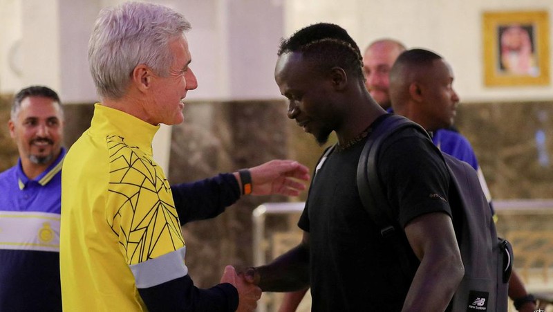 Pesepakbola Sadio Mane remsmi bergabung dengan klub Al Nassr. (Al Nassr Football Club/Handout via REUTERS)