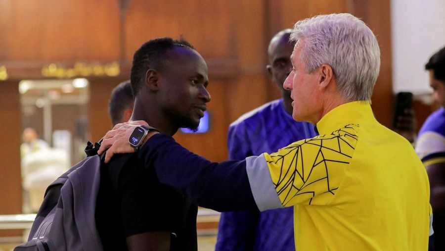 Pesepakbola Sadio Mane remsmi bergabung dengan klub Al Nassr. (Al Nassr Football Club/Handout via REUTERS)