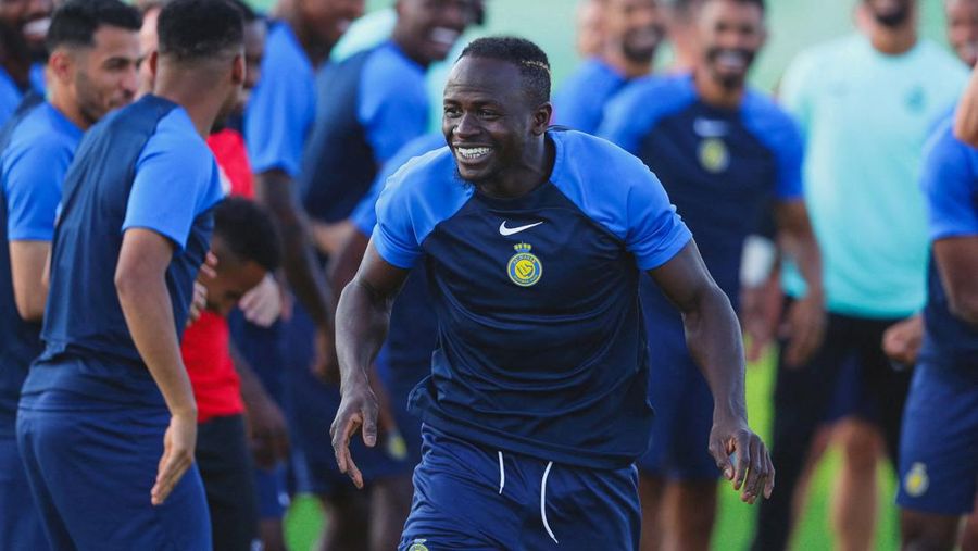 Pesepakbola Sadio Mane remsmi bergabung dengan klub Al Nassr. (Al Nassr Football Club/Handout via REUTERS)