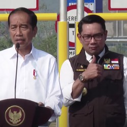 Misteri Dua Kali Jempol Ridwan Kamil di Peresmian Tol Bocimi