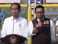 Misteri Acungan Jempol Ridwan Kamil ke Jokowi, Kenapa?