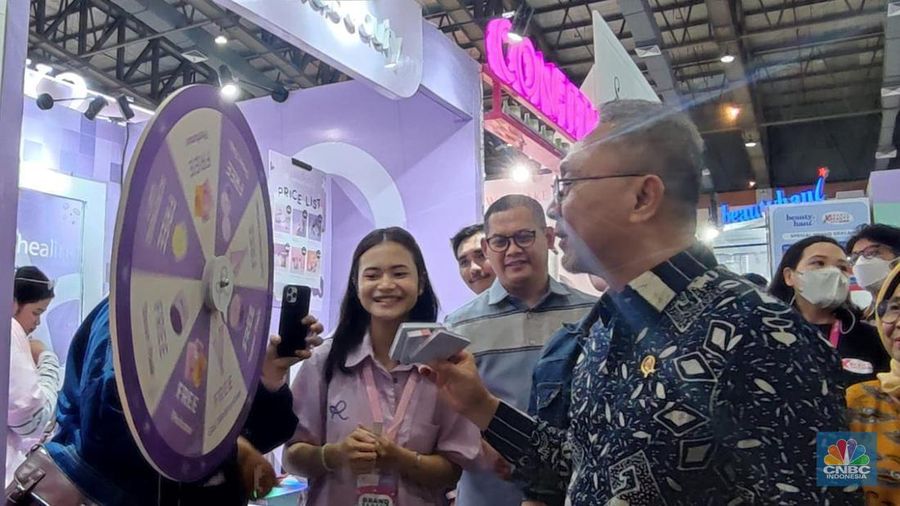 Menteri Perdagangan Zulkifli Hasan di Jakarta x Beauty 2023. (CNBC Indonesia/Maesaroh)