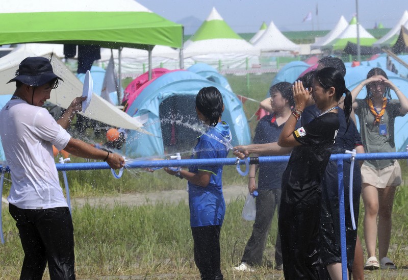 Tenda didirikan di lokasi perkemahan pramuka selama Jambore Pramuka Dunia di Buan, Korea Selatan, Jumat, 4 Agustus 2023. Tenda didirikan di lokasi perkemahan pramuka selama Jambore Pramuka Dunia di Buan, Korea Selatan, Jumat, 4 Agustus 2023. Lebih dari 100 orang dirawat karena sakit panas di Jambore Pramuka Dunia yang diadakan di Korea Selatan, yang mengalami salah satu musim panas terpanas selama bertahun-tahun. (Choe Young-soo/Yonhap via AP)