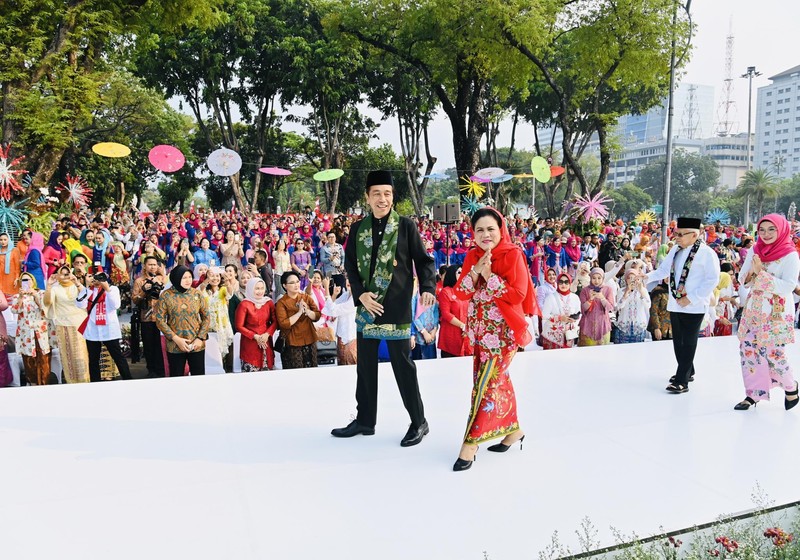 Istana Berkebaya baru pertama kali digelar di depan Istana Merdeka, Jakarta, pada Minggu sore, (6/8/2023). Istana Berkebaya baru pertama kali digelar di depan Istana Merdeka, Jakarta, pada Minggu sore, (6/8/2023). (Dok. Laily Rachev - Biro Pers Sekretariat Presiden)