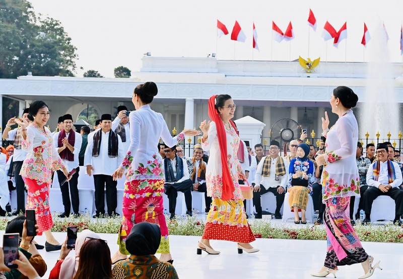 Istana Berkebaya baru pertama kali digelar di depan Istana Merdeka, Jakarta, pada Minggu sore, (6/8/2023). Istana Berkebaya baru pertama kali digelar di depan Istana Merdeka, Jakarta, pada Minggu sore, (6/8/2023). (Dok. Laily Rachev - Biro Pers Sekretariat Presiden)