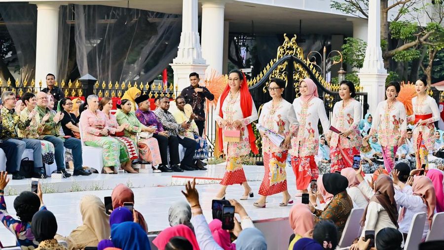Istana Berkebaya baru pertama kali digelar di depan Istana Merdeka, Jakarta, pada Minggu sore, (6/8/2023). (Dok. Laily Rachev - Biro Pers Sekretariat Presiden)