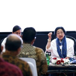 Megawati Jewer Ilmuan: Kalian Sekolah Jauh-jauh Untuk Apa?
