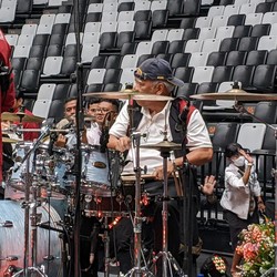 Saat Menteri Jokowi Jadi Drummer untuk Grup Band Cokelat