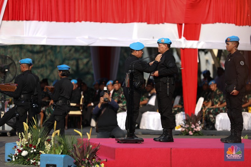 Panglima TNI Terima Brevet Kehormatan. (CNBC Indonesia/Tri Susilo) Panglima TNI Terima Brevet Kehormatan. (CNBC Indonesia/Tri Susilo)