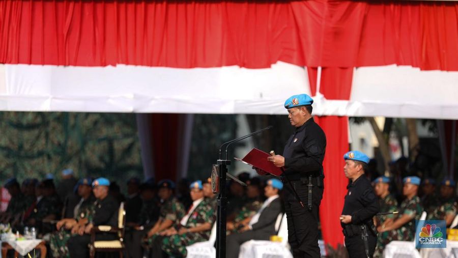 Panglima TNI Terima Brevet Kehormatan. (CNBC Indonesia/Tri Susilo)