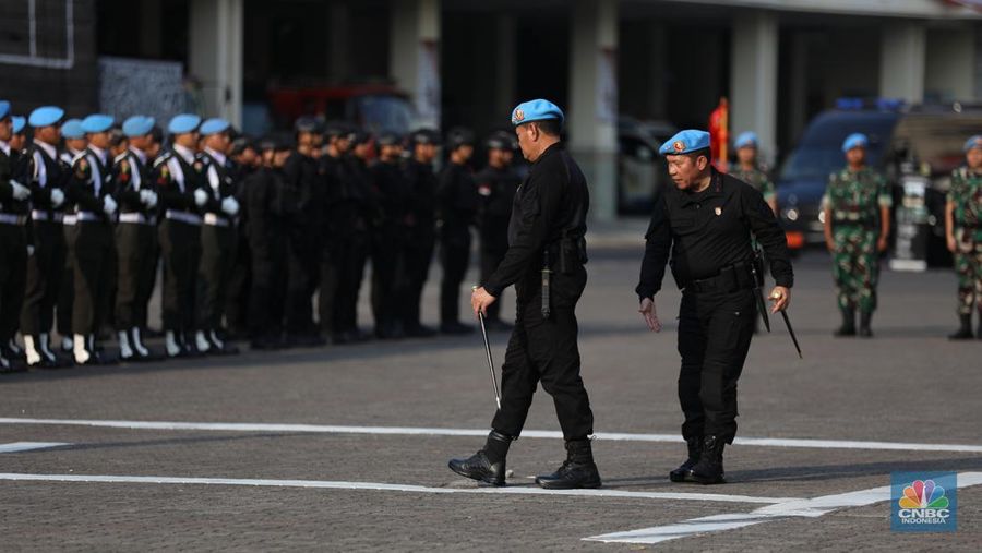 Panglima TNI Terima Brevet Kehormatan. (CNBC Indonesia/Tri Susilo)