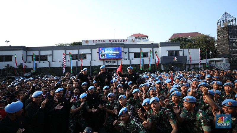 Panglima TNI Terima Brevet Kehormatan. (CNBC Indonesia/Tri Susilo) Panglima TNI Terima Brevet Kehormatan. (CNBC Indonesia/Tri Susilo)