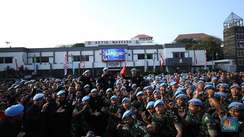 Panglima TNI Terima Brevet Kehormatan. (CNBC Indonesia/Tri Susilo)