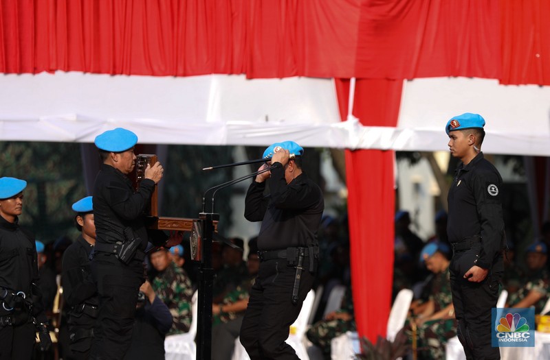 Panglima TNI Terima Brevet Kehormatan. (CNBC Indonesia/Tri Susilo) Panglima TNI Terima Brevet Kehormatan. (CNBC Indonesia/Tri Susilo)