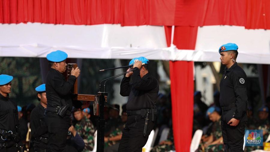 Panglima TNI Terima Brevet Kehormatan. (CNBC Indonesia/Tri Susilo)