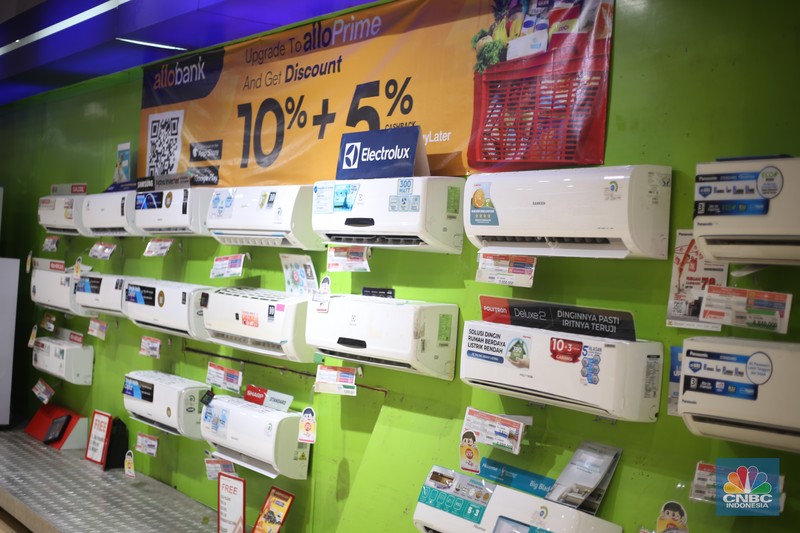 Promo Aneka AC di Transmart Full Day Sale. (CNBC Indonesia/Tias Budiarto)