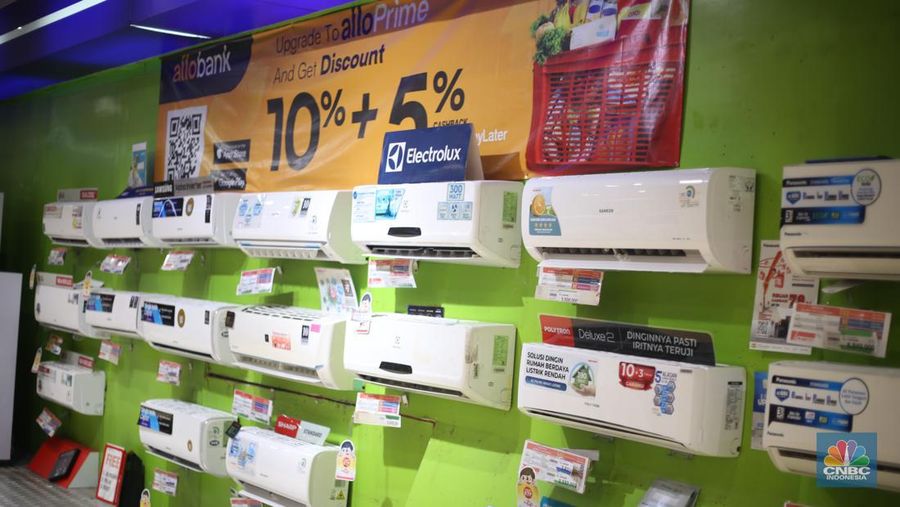 Promo Aneka AC di Transmart Full Day Sale. (CNBC Indonesia/Tias Budiarto)